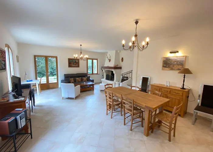 06Cb Pretty Country House For 8